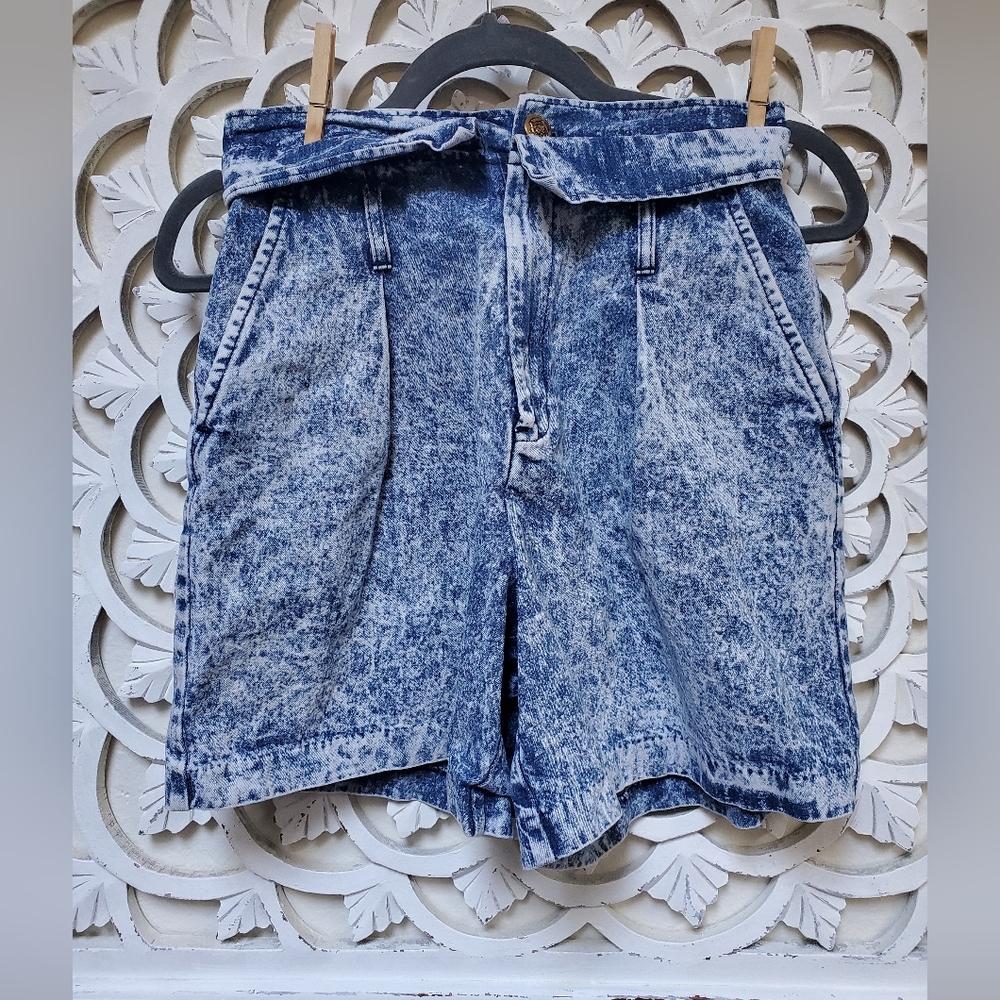 Vintage Chic Size 7 Acid Washed Paper Bag Denim Jean Shorts